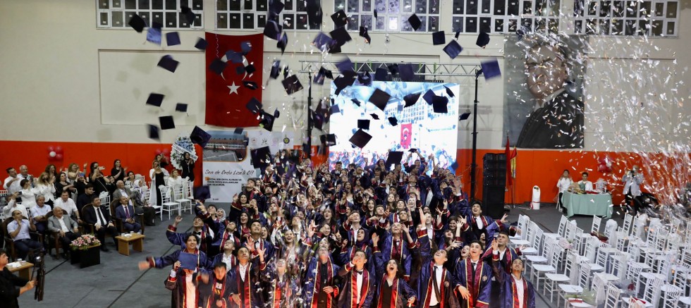 ORDU LİSESİNDE HATIRALARI CANLANDIRAN MEZUNİYET TÖRENİ 