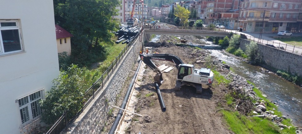 OSKİ, DAĞ TAŞ DEMEDEN ÇALIŞIYOR