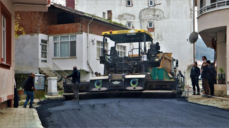 PERŞEMBE’NİN MERKEZİNE SICAK ASFALT