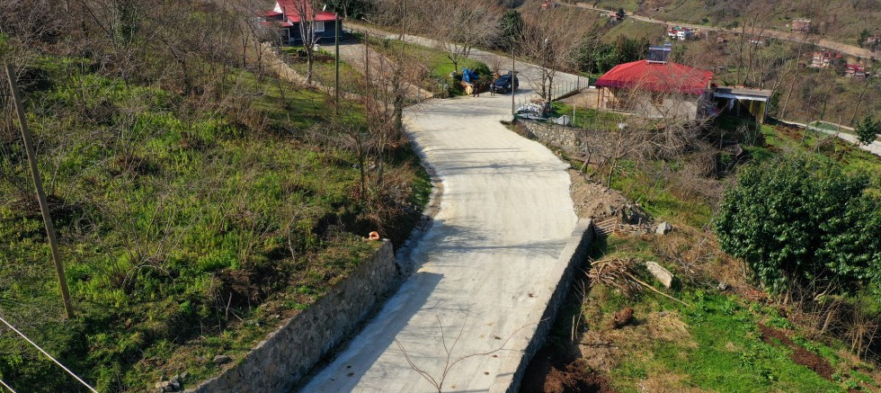 SARAY MAHALESİNDE BETON YOL SEVİNCİ