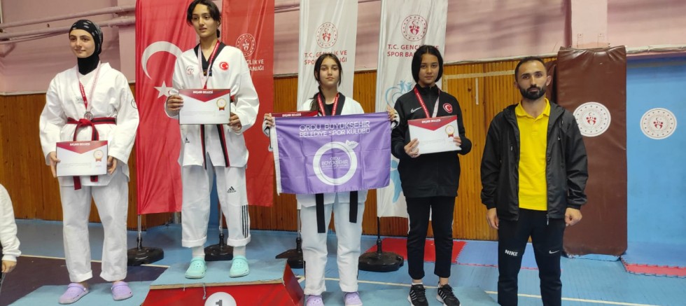 TAEKWONDO SPORCULARI ŞAMPİYONAYA GİDİYOR