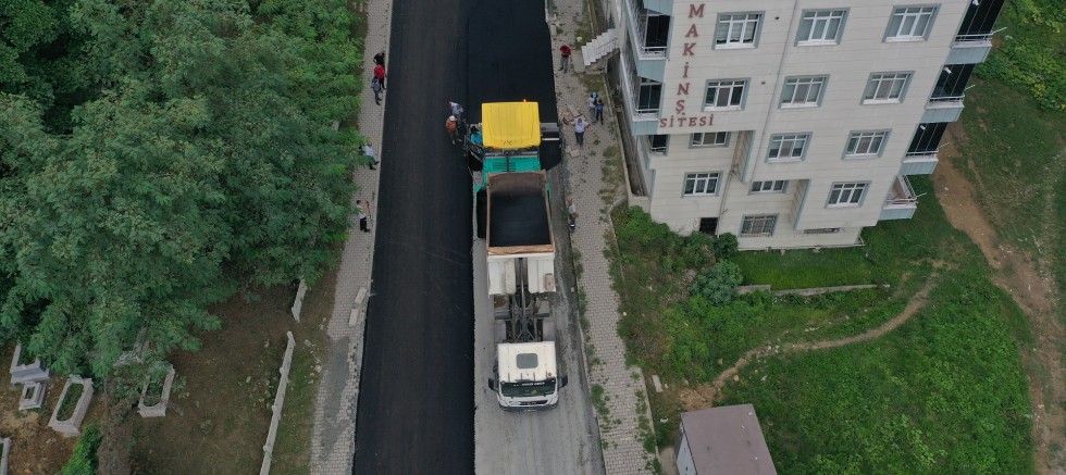 ÜNYE’DE İKİ SOKAK SICAK ASFALT İLE BULUŞTU