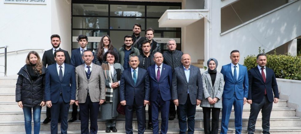 VALİ SONEL, MESLEKİ TECRÜBELERİNİ ÖĞRENCİLERLE PAYLAŞTI