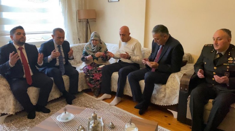 VALİ SONEL, ŞEHİT AİLELERİNİ VE GAZİLERİ YALNIZ BIRAKMADI