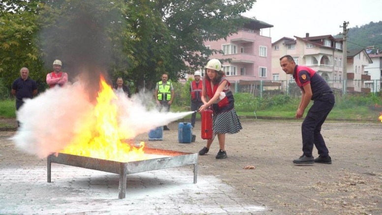 VATANDAŞLAR YANGIN KONUSUNDA BİLİNÇLENDİ