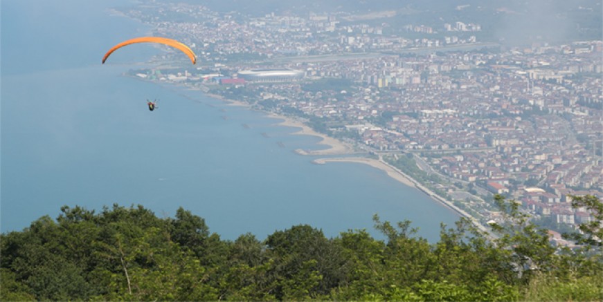 YAMAÇ PARAŞÜTÜ TUTKUNLARI ORDU’YU SEVDİ 