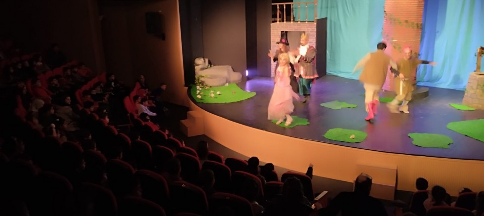 YARALAR SANAT İLE SARILIYOR