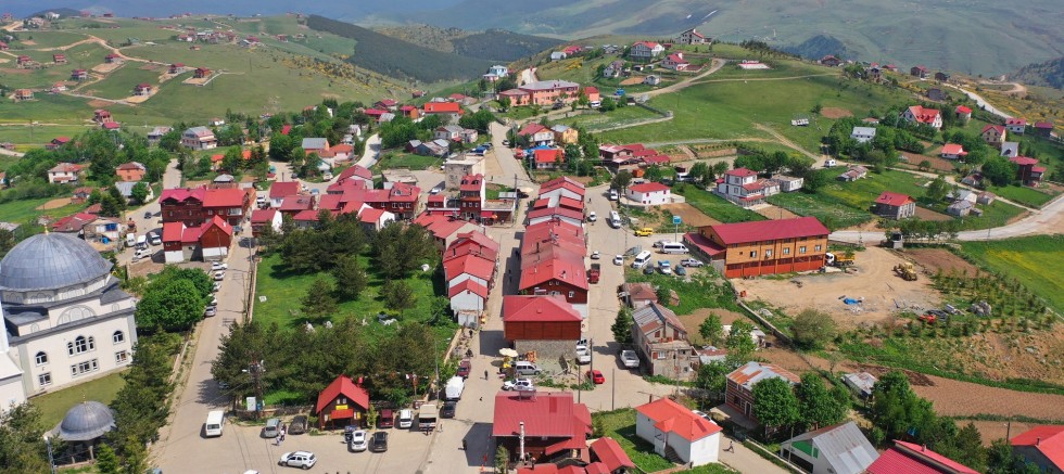 YAYLANIN AÇIK AVM’SİNE İLGİ ARTTI