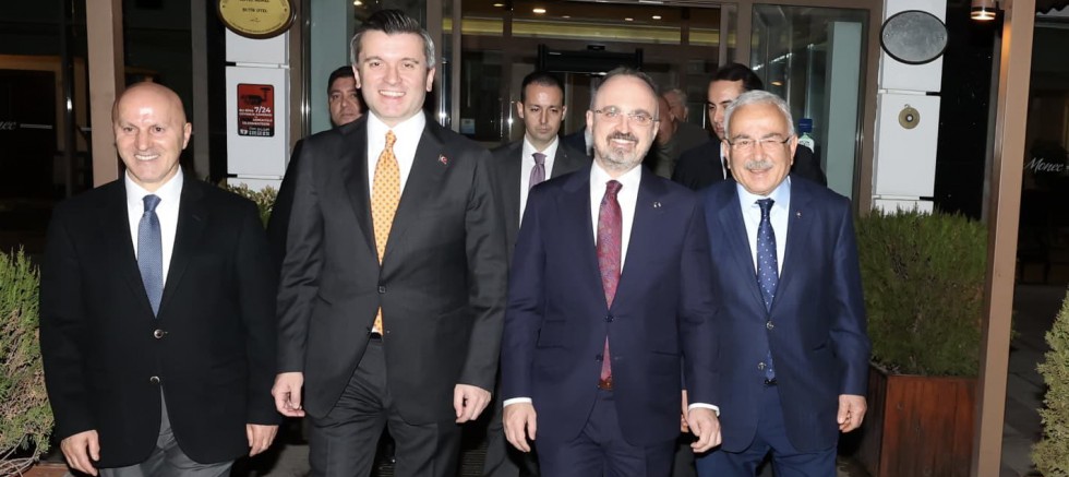 “YILIN VİZYONER DEVLET ADAMI VE YEREL YÖNETİCİ ONUR ÖDÜLÜ” BAŞKAN GÜLER’İN 